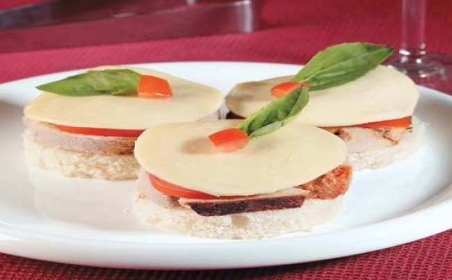 Caprese con lechón